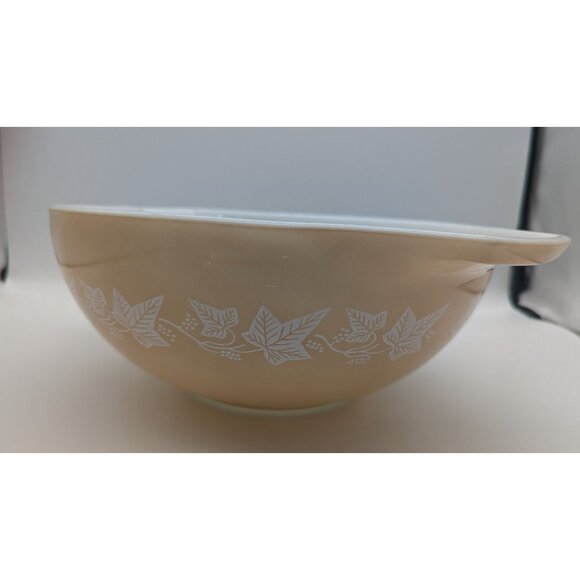 Vintage Pyrex Sandalwood 444 Cinderella Mixing Bowl Tan with White Ivy - Picture 13 of 16